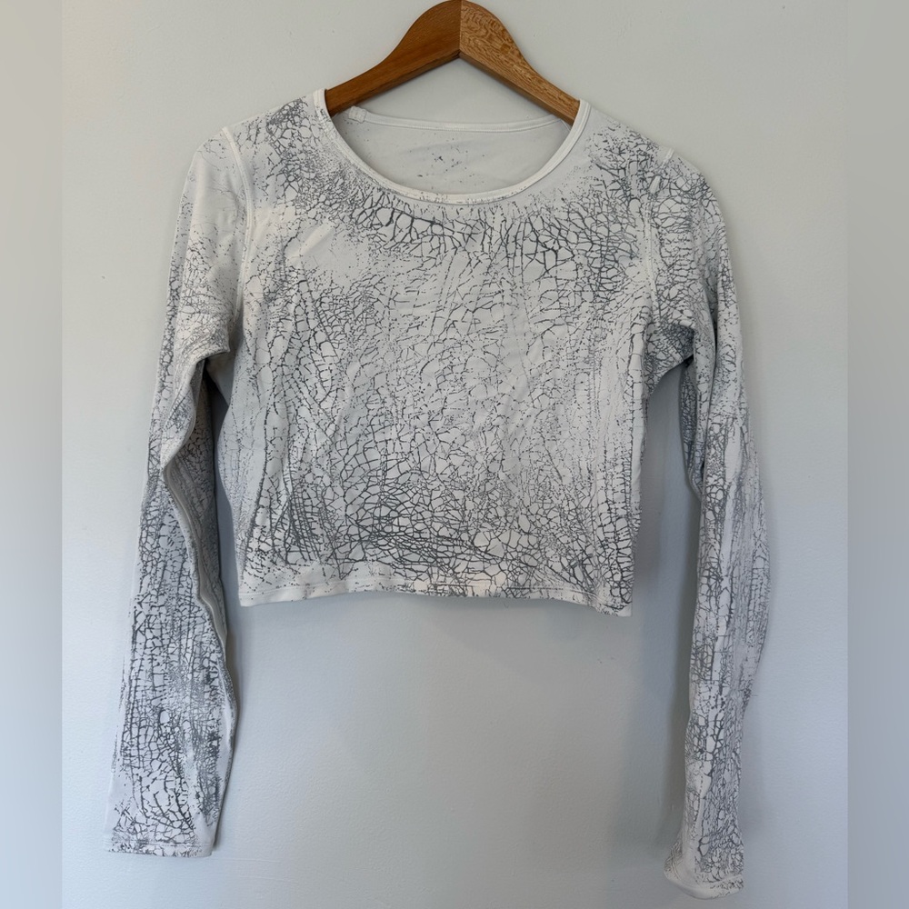 lululemon Wunder Train Cropped Long Sleeve Shirt
Thread Dye White Black
